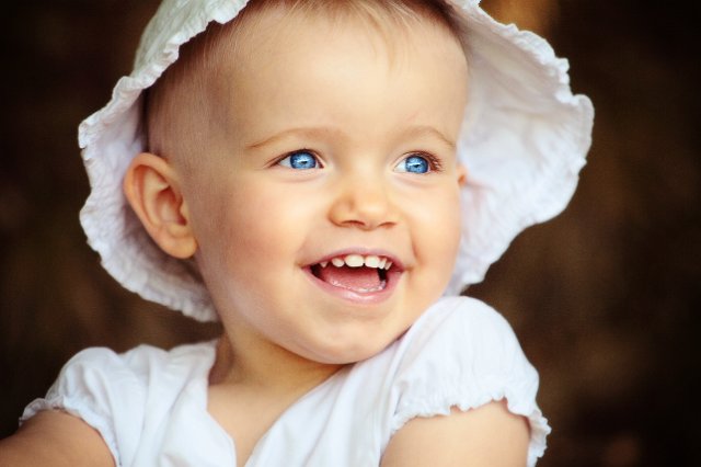 Enfant-yeux-bleus.jpg - Photographe pour portrait d'enfants en Rhone-alpes, photographe Lyon, Saint-etienne