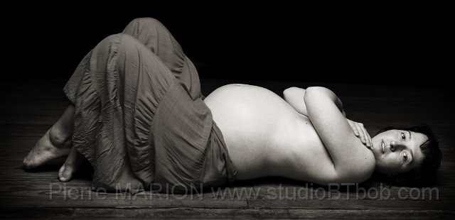 Grossesse_061nbrec.jpg - Photographe de grossesse saint-etienne, loire. Photos femme enceinte.