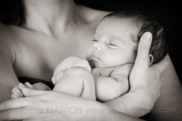 Justine_140ret.jpg - Photo de bébé et nouveau-né entre Lyon et Saint-étienne : Saint-chamond, rive-de-gier, saint-martin-la-plaine, genilac
