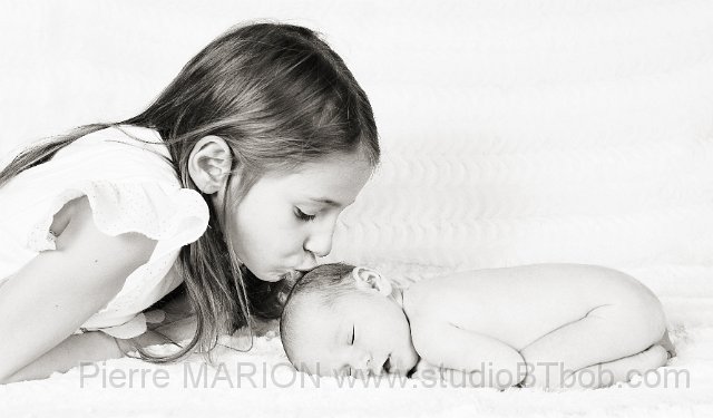 Photo-bebe-soeur.jpg - Photo de bebe et sa soeur en studio