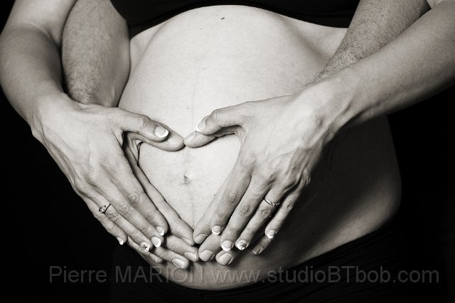 Photo-grossesse-originale-coeur.JPG - Photographe de grossesse à Saint-etienne, lyon, saint-chamond