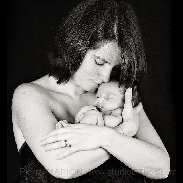 Photos-de-bebe-.jpg - Photo de bébé en studio, photos de naissance par un photographe