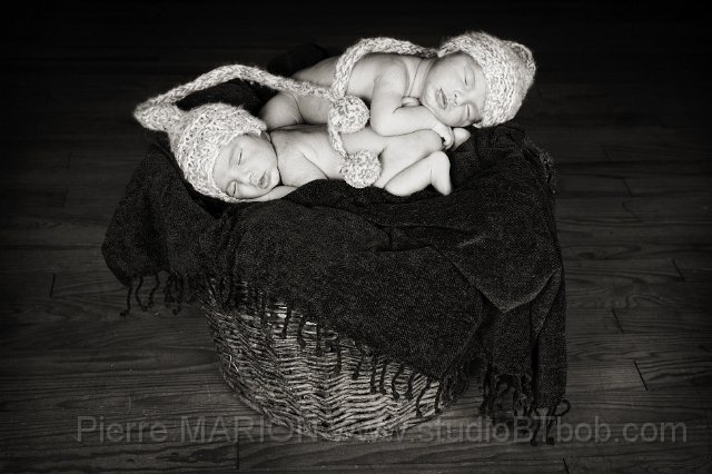 Photos-de-jumeaux.jpg - Photos de bébé jumeaux par un photographe entre Lyon et Saint-etienne