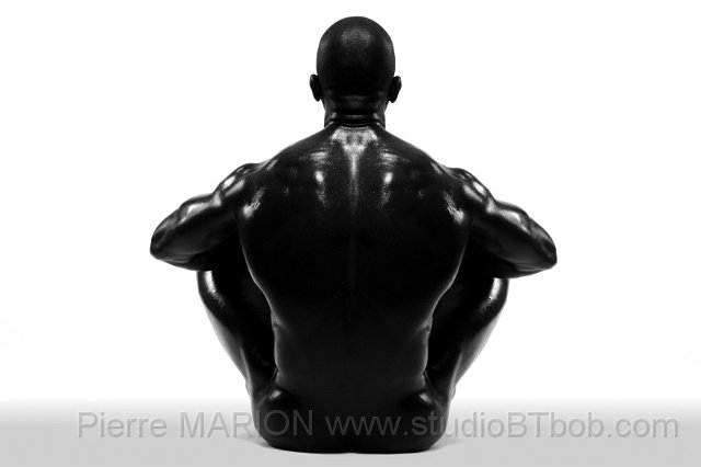 Homme-nu-noir-blanc.jpg - Photographe de book, shooting photo en studio et extÃ©rieur sur Lyon - Saint-Ã©tienne - Roanne