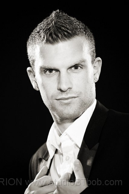 Portrait-homme-studio-noir-blanc.JPG - Photographe de book, shooting photo en studio et extÃ©rieur sur Lyon - Saint-Ã©tienne - Roanne