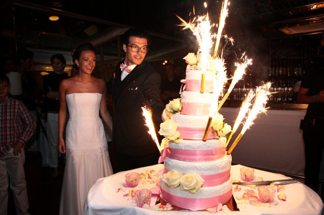 IMG_8609.JPG - Photo de mariage en croisiere sur le lac d'annecy, libellule. Wedding cake
