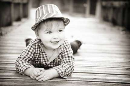 Portrait d'enfant noir et blanc